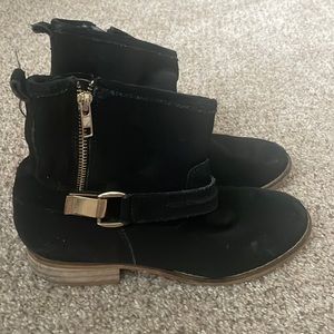 Steve Madden Black boots with gold metal detailing